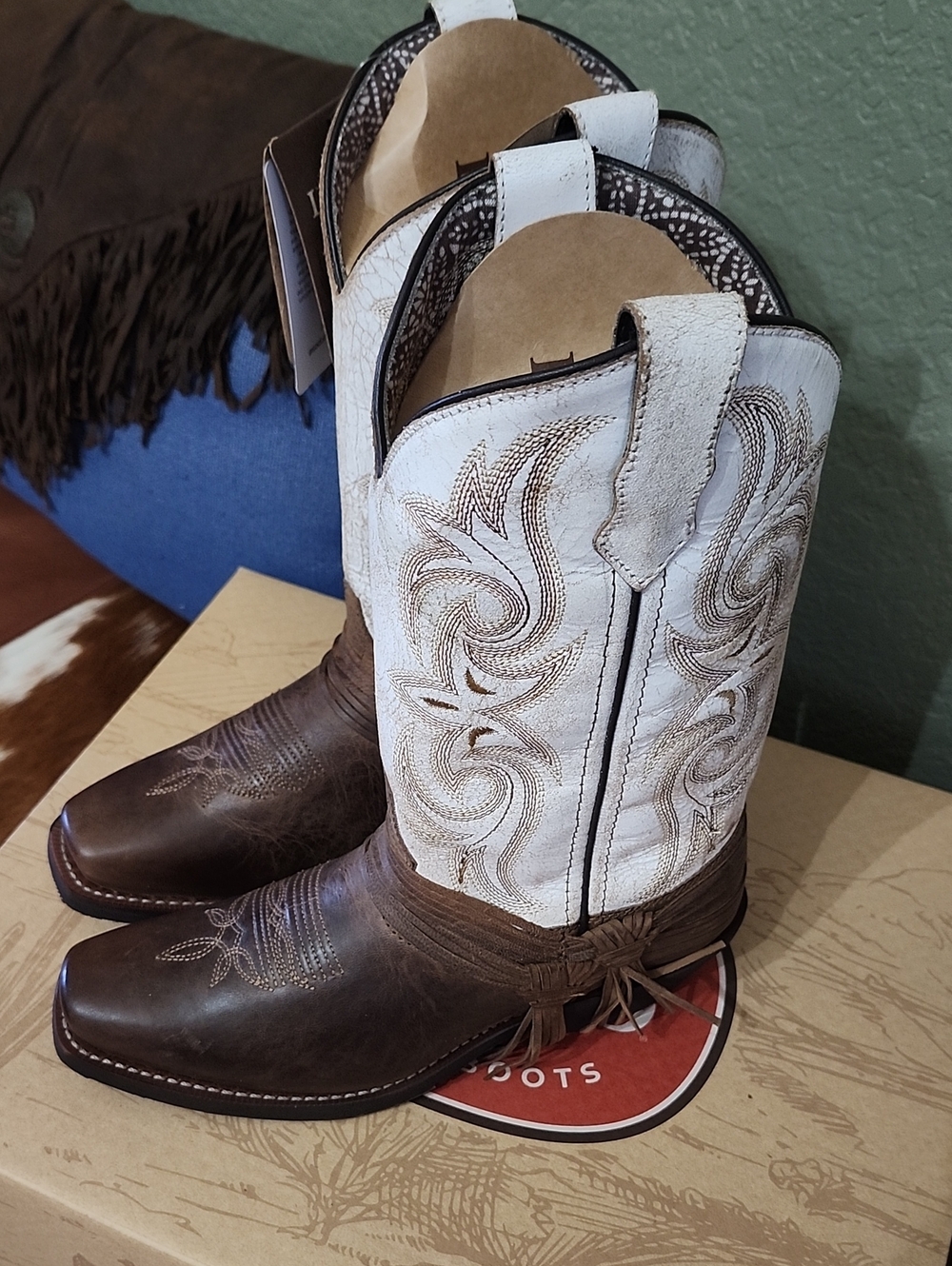Laredo Women's Sand/White W/Straps Western Cowgirl Boots Sz 7M New In Box - Picture 3 of 10